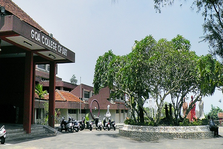https://cache.careers360.mobi/media/colleges/social-media/media-gallery/8670/2020/1/24/Front View of Goa College of Arts Panaji_Campus-View.jpg